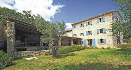 Villa mit Pool und Klimaanlage