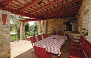 Outdoor dining - Villa mit Pool und Klimaanlage (Svetvinčenat)