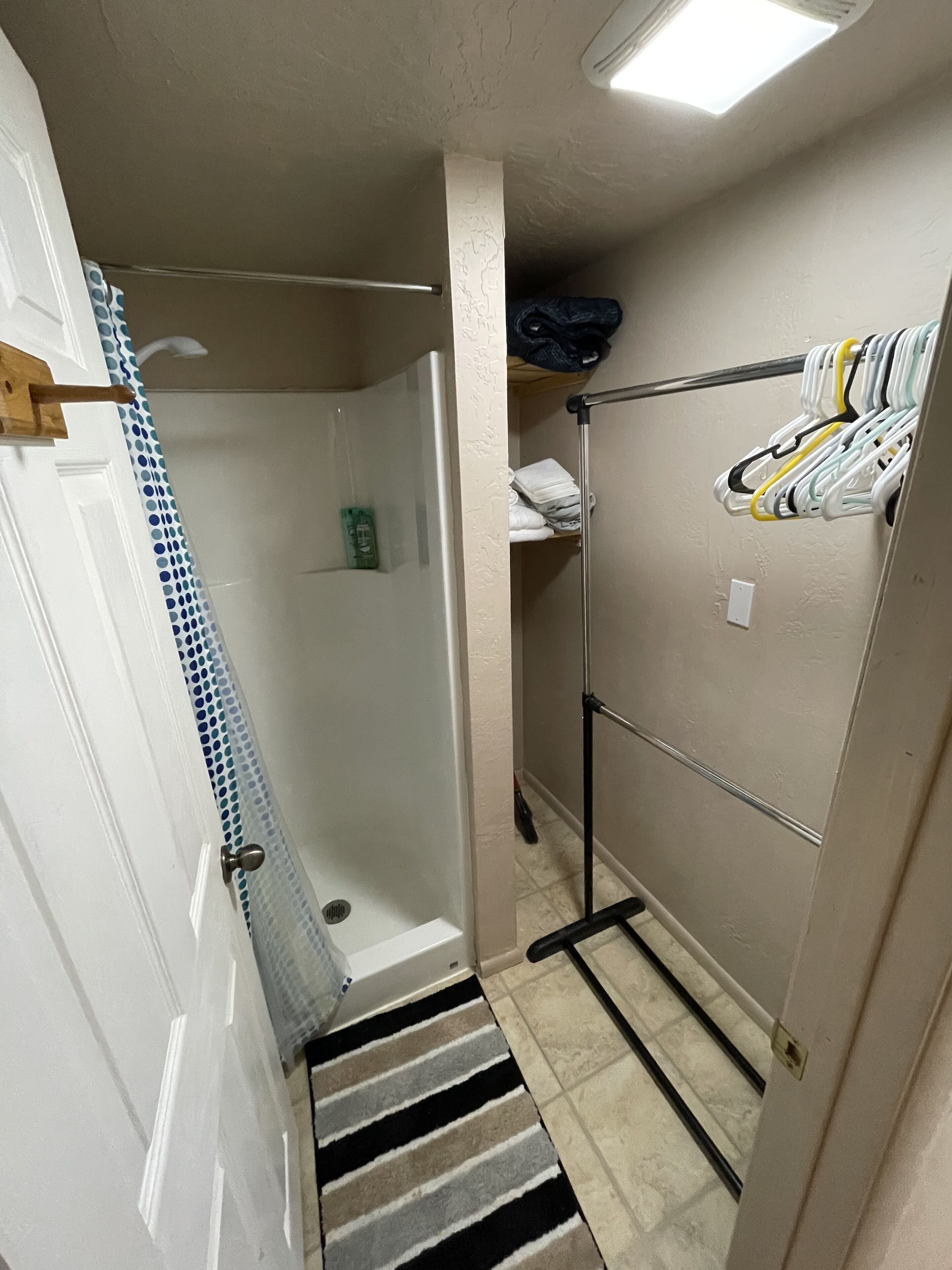 Dusche, Handtücher, Seife, Shampoo