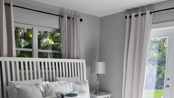 3 bedrooms, desk, iron/ironing board, free WiFi