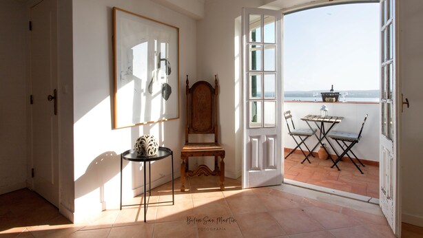 A room with a wooden chair, a small table, and a framed picture on the wall. - ITS A Room IN A Shared House (Caldas da Rainha)