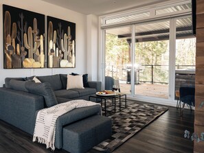 Smart TV, fireplace, table tennis