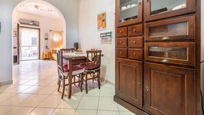 Dining - Pula Comfy & Central Apartment - BOOK NOW! (Pula)