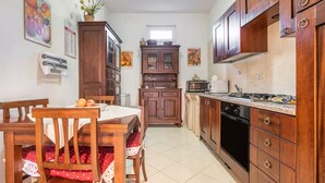 Microwave, stovetop - Pula Comfy & Central Apartment - BOOK NOW! (Pula)