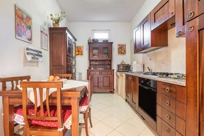 Microwave, stovetop - Pula Comfy & Central Apartment - BOOK NOW! (Pula)
