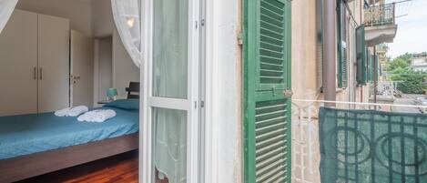 1 camera, Wi-Fi, lenzuola