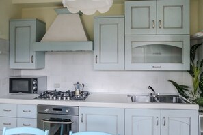 Four, plaque de cuisson, grille-pain