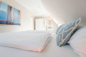 2 Schlafzimmer, Zimmersafe, Schreibtisch, Bügeleisen/Bügelbrett
