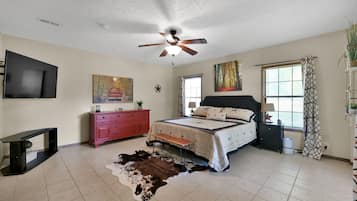 4 bedrooms, iron/ironing board, WiFi, bed sheets