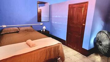 Economy Single Room, 1 Queen Bed, Ensuite | Iron/ironing board, free WiFi, bed sheets