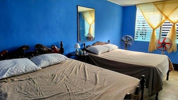 Kamar Double Keluarga, asrama campuran, akses difabel, kamar mandi umum | Seprai katun Mesir, seprai premium, dan selimut bulu angsa