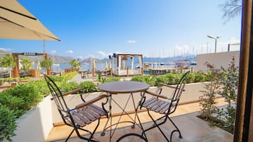 Chambre Deluxe, 1 chambre, vue mer, en front de plage | Balcon
