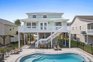 A heated pool - Sea La Vie by Brunswick Vacation Rentals: 5BR OIB Home w/ Private Heated Pool (Ocean Isle Beach)