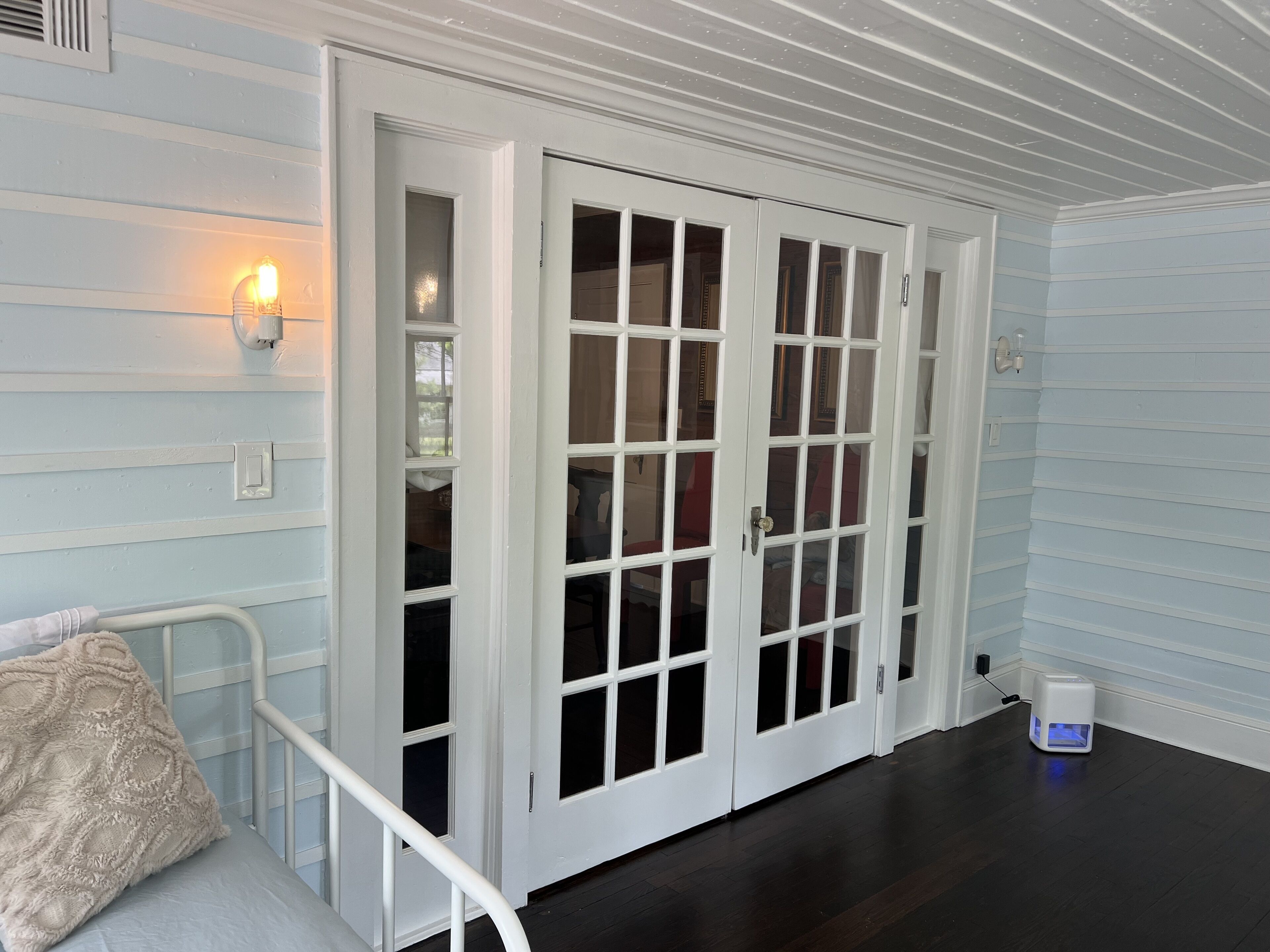 3 habitaciones, escritorio, tabla de planchar con plancha y wifi 