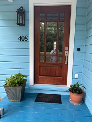 Exterior detail - Blue Oak Haven in the heart of Lufkin, TX is stylish, updated, and roomy. (Lufkin)