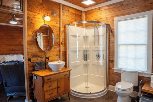 Blue Oak Haven in the heart of Lufkin, TX is stylish, updated, and roomy.