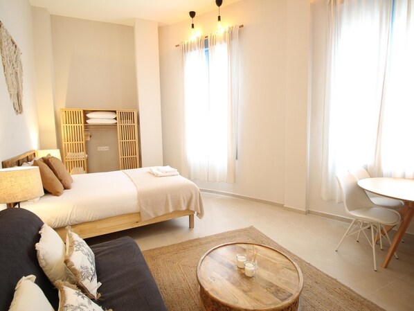 Iron/ironing board, internet, bed sheets