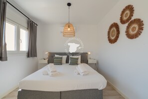 3 bedrooms, iron/ironing board, free WiFi, bed sheets