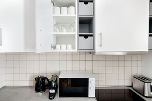 Fridge, microwave, oven, cookware/dishes/utensils
