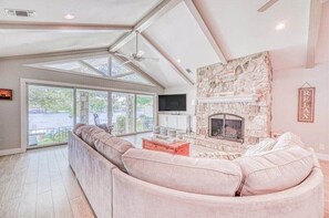 Smart-TV, peis og bordtennis