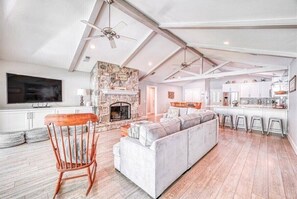 Smart-TV, peis og bordtennis