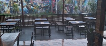 Poppies Senggigi Hostel
