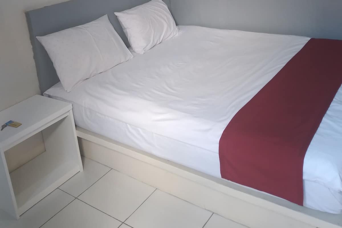 Tweepersoonskamer, gedeelde badkamer | Geluiddichte muren, beddengoed