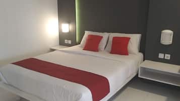 Deluxe Double Room | Soundproofing, bed sheets