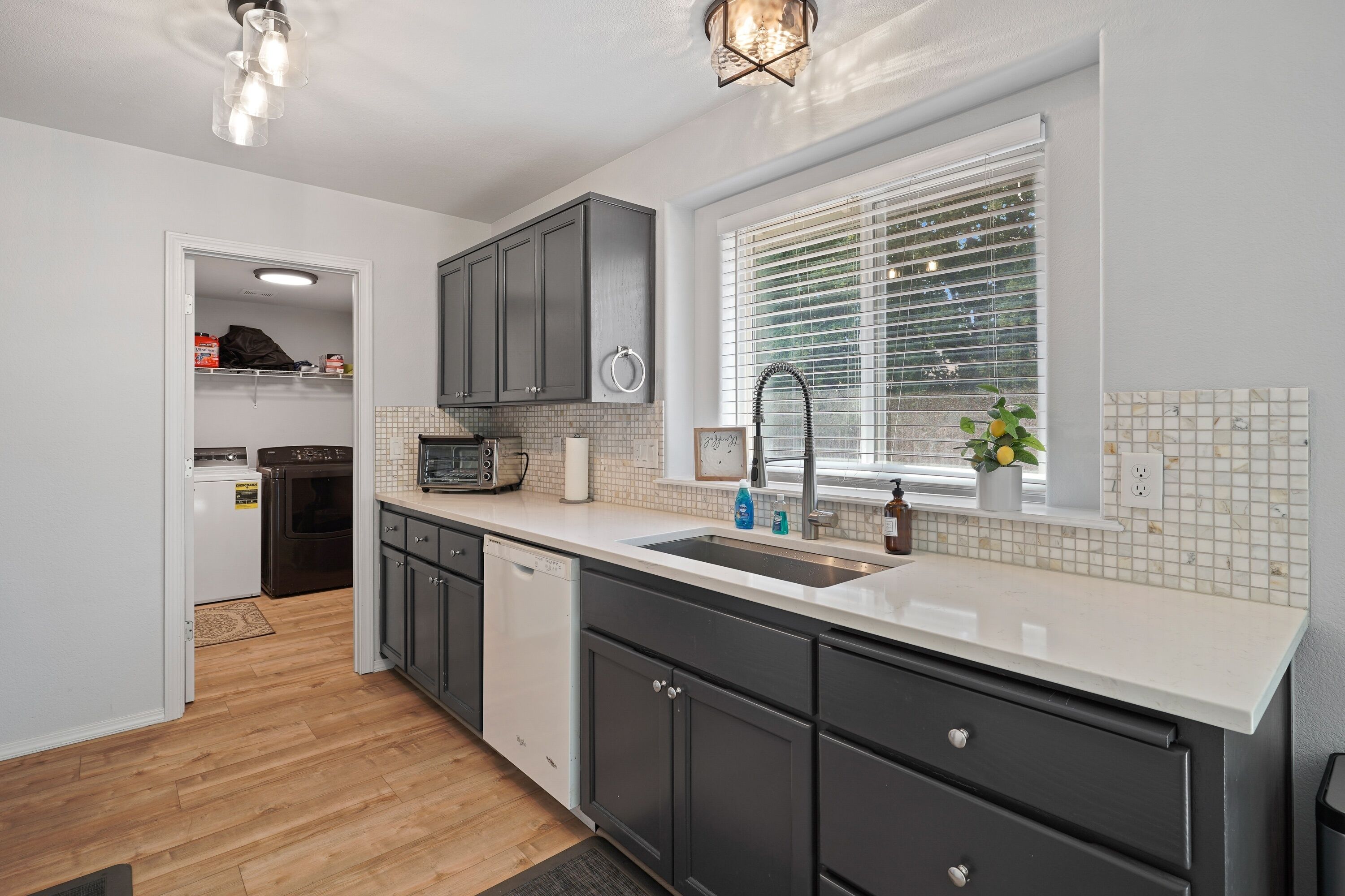 House, 4 Bedrooms | Private kitchen | Fridge, oven, coffee/tea maker, toaster