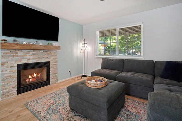 House, 4 Bedrooms | Living area - Redmond Rest 4 Bedroom Home by RedAwning (Redmond)