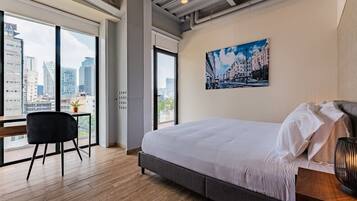 6 slaapkamers, een strijkplank/strijkijzer, wifi, beddengoed