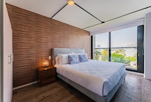 7 habitaciones, tabla de planchar con plancha, wifi y ropa de cama