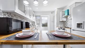 Cookware/dishes/utensils