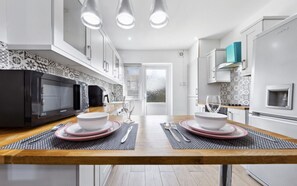 Cookware/dishes/utensils