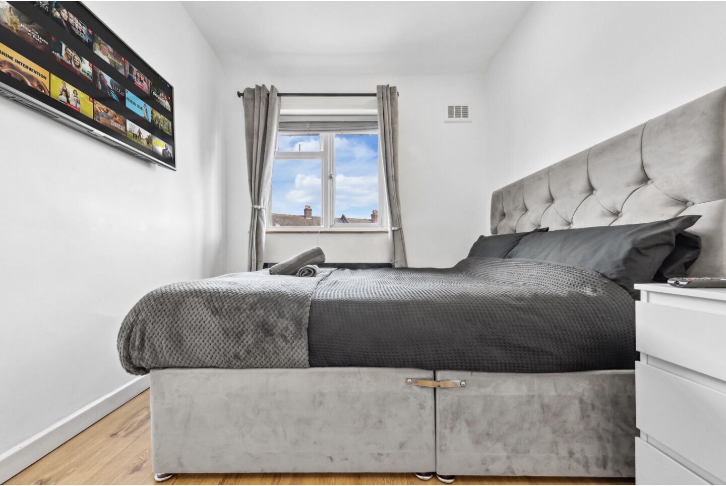 2 bedrooms, iron/ironing board, WiFi, bed sheets