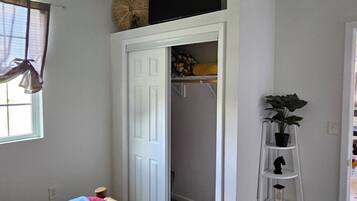 2 dormitorios, tabla de planchar con plancha, wifi y ropa de cama