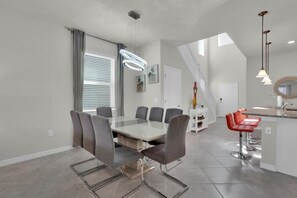 Vila, 6 kamar tidur | Tempat makan