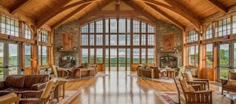 Soaring Eagle Ski-in - Ski-out Condo with Hot Tubs