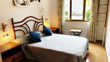 2 bedrooms, iron/ironing board, Internet, bed sheets
