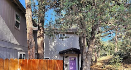 Comfy Loft Retreat Above the Pines