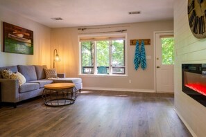 TV - Living on Lake Time on Lake DeSoto (Hot Springs Village)