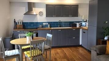 雪櫃、微波爐、焗爐、爐具