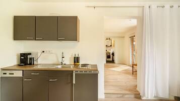 Fridge, stovetop, dishwasher, coffee/tea maker