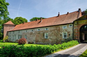 Exterior - Holiday Apartment "Möwchen" with Private Terrace, Shared Garden & Wi-Fi (Berumbur)