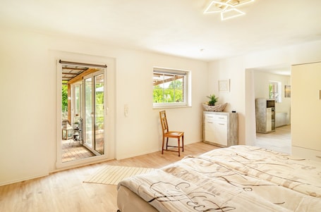 1 bedroom, free WiFi, bed sheets. Apartment "Möwchen" with Private Terrace, Shared Garden and Wi-Fi