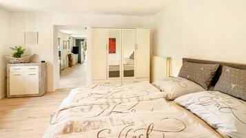 1 bedroom, free WiFi, bed sheets