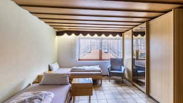 4 bedrooms, free WiFi, bed sheets
