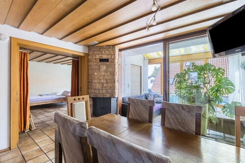 Holiday Apartment 'Handwerkertreff und Ferienwohnung' with Terrace, Balcony & Wi-Fi