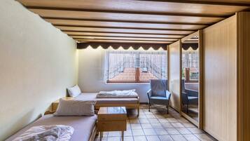 4 makuuhuonetta, ilmainen Wi-Fi, vuodevaatteet