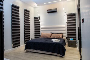 4 bedrooms, iron/ironing board, free WiFi, bed sheets